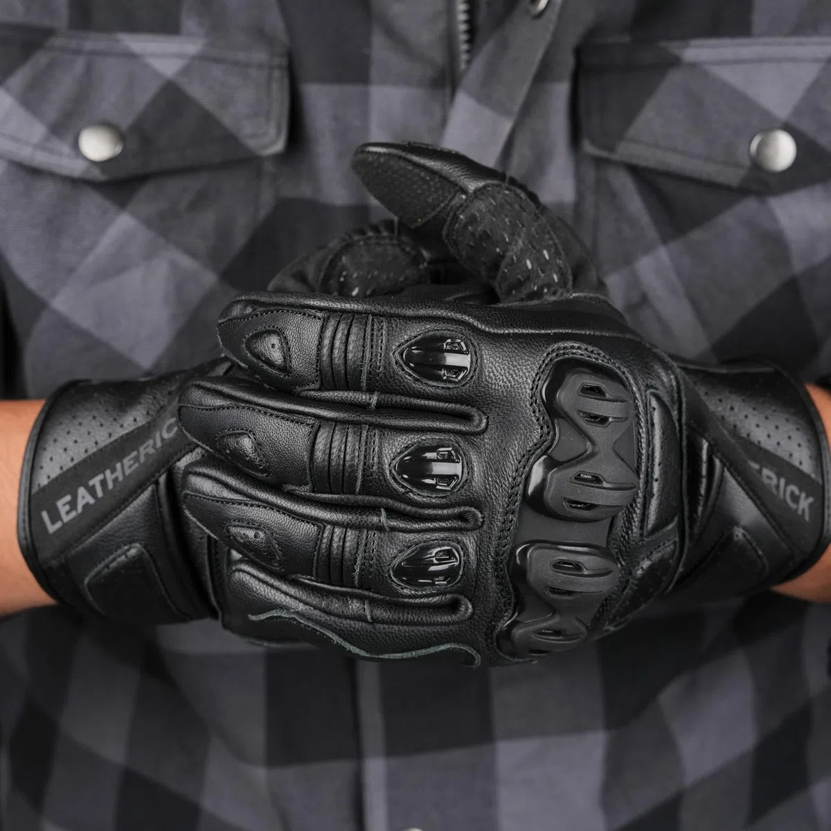 Leatherick Guanti da Moto da Uomo in Vera Pelle Nera - Palmo Imbottito, Compatibilità Touch Screen, Guanti da Moto Certificati CE con Nocche Protettive